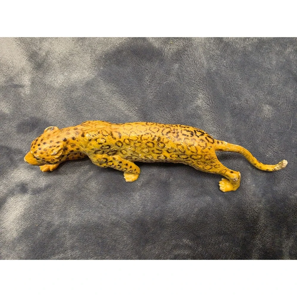 Vintage AAA Leopard Cheetah Figurine Stalking Big Cat Animal Toy Made in China